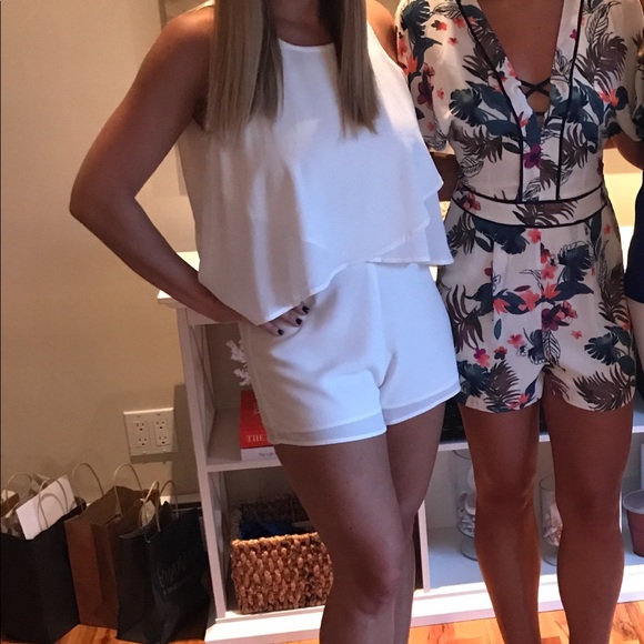 OPEN BACK back romper! Worn once, perfect 4 summer - Picture 7 of 7